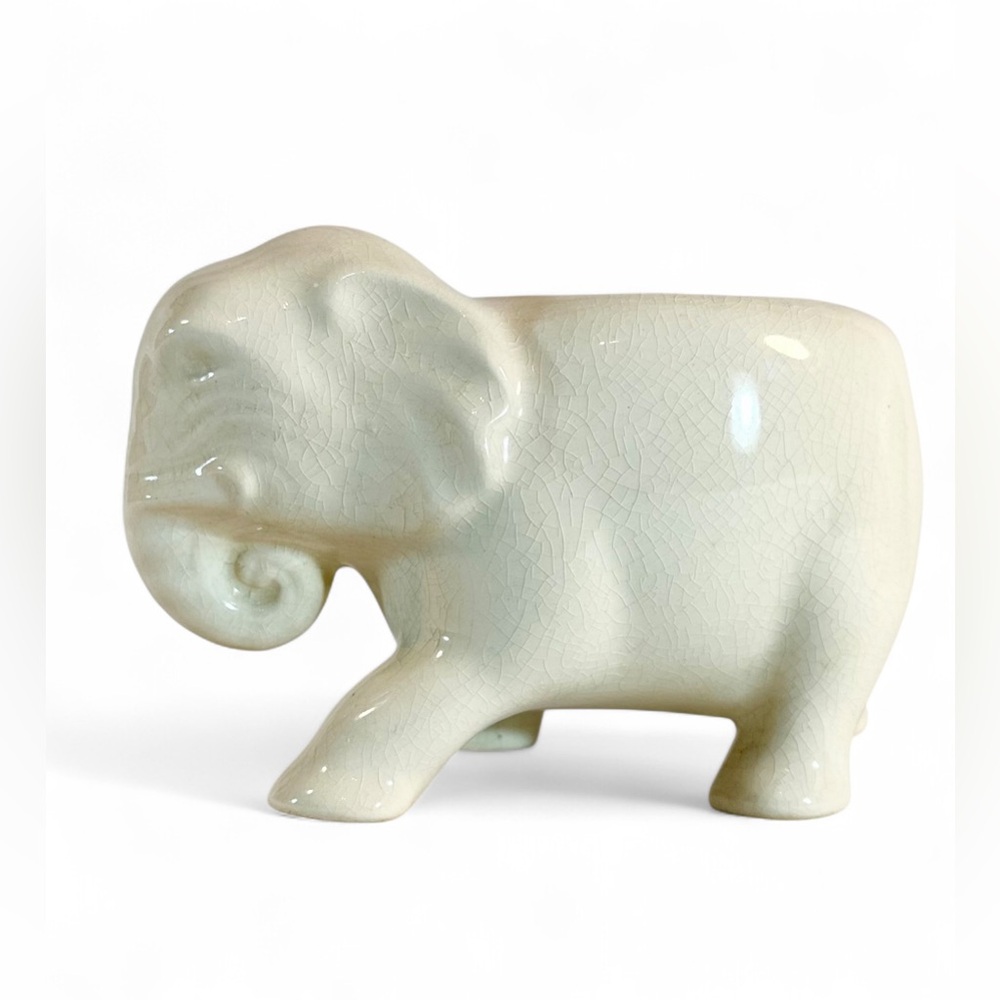 Elephant Pachyderm Figurine Planter/Vase circa 1960s white, Houseplants